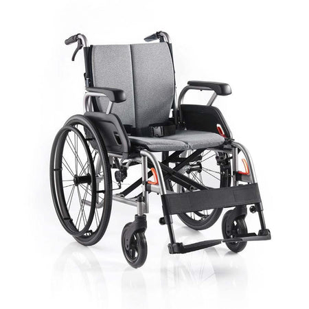 Pinnacle Ultraroll Self Propelling Wheelchair